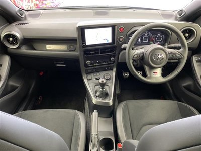 TOYOTA YARIS - 8
