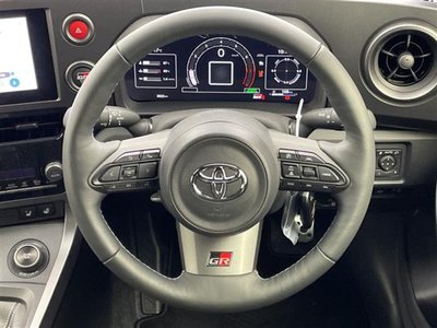 TOYOTA YARIS - 10