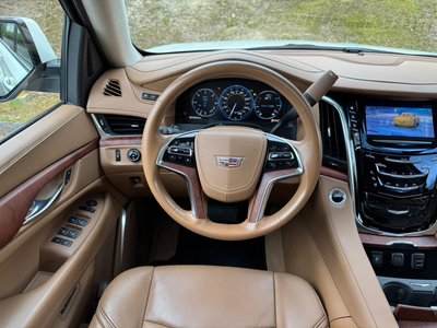 2015 Cadillac ESCALADE thumbnail 30