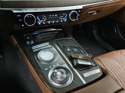 GENESIS G80 (RG3) - 9