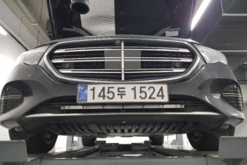 MERCEDES-BENZ E-CLASS - View 1