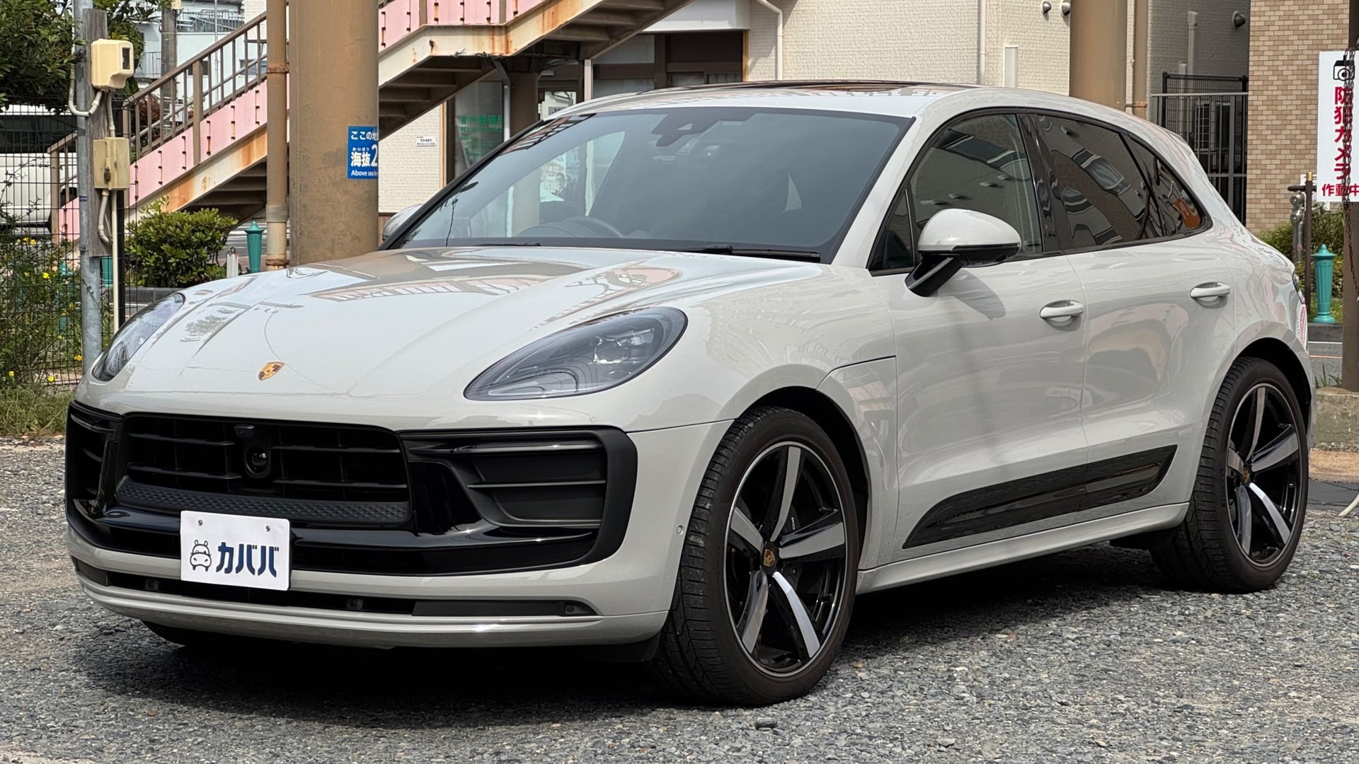 PORSCHE MACAN T - View 1