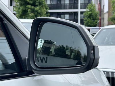2025 BMW X2 thumbnail 17
