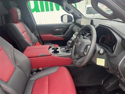 TOYOTA LAND CRUISER 300 - 8