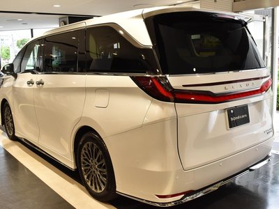 2024 Lexus LM photo 9