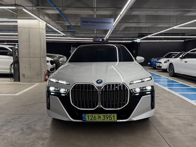 2026 BMW 7 SERIES photo 2