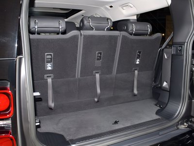 LAND ROVER DEFENDER - 7