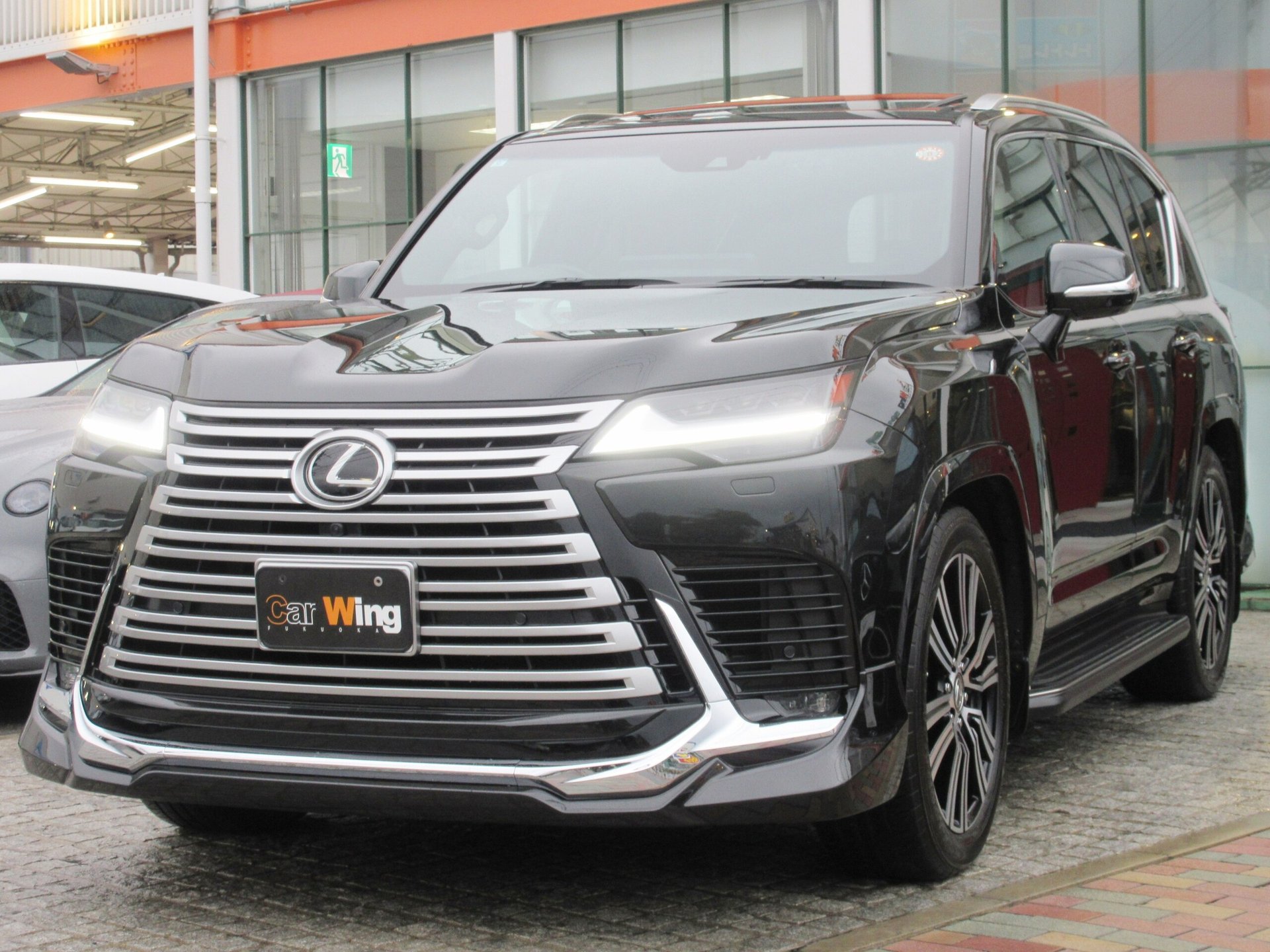 LEXUS LX - View 1