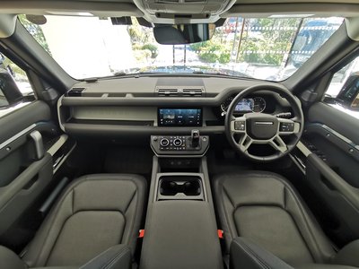 LAND ROVER DEFENDER - 4