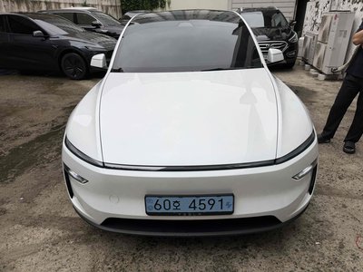 2026 Tesla MODEL Y — фото 1