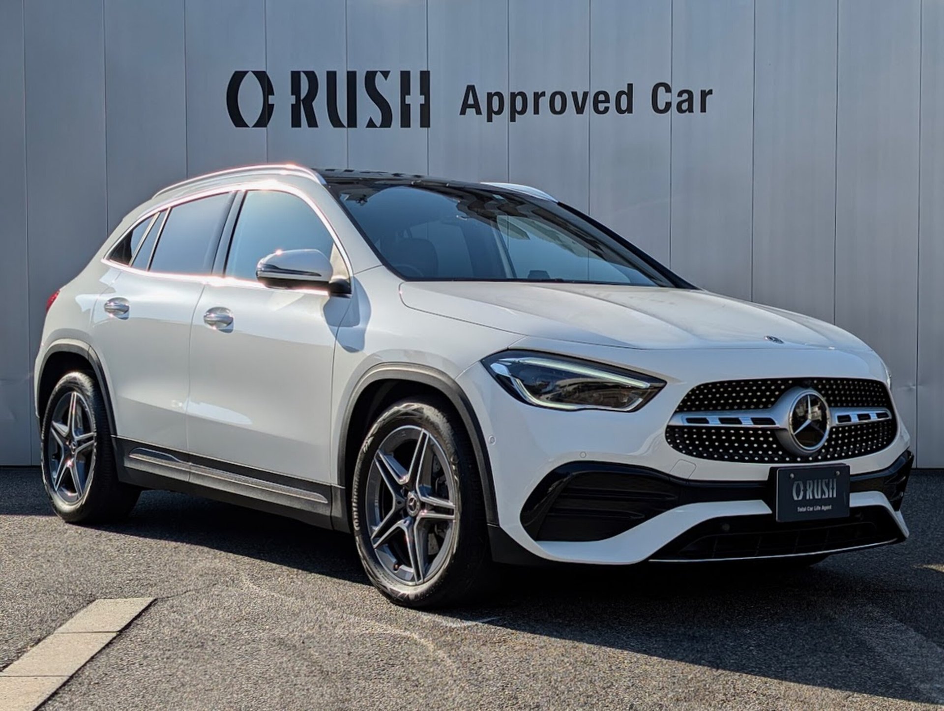 MERCEDES-BENZ GLA - View 1