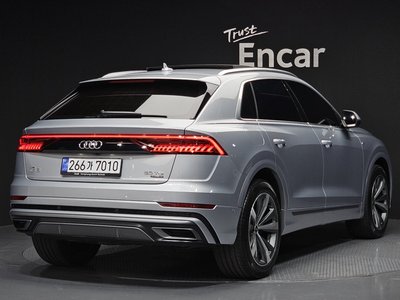 AUDI Q8 - 4