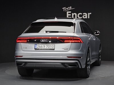 AUDI Q8 - 3