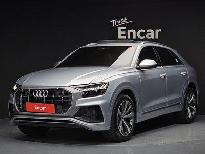 AUDI Q8 - 1