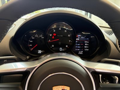 صورة 10 لـ 2025 Porsche 718