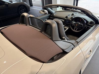 صورة 6 لـ 2025 Porsche 718