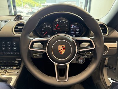 صورة 9 لـ 2025 Porsche 718
