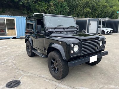 LAND ROVER DEFENDER - 9