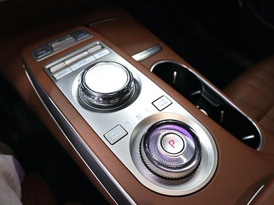 صورة 9 لـ 2021 Genesis GV70