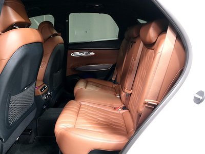 صورة 10 لـ 2021 Genesis GV70