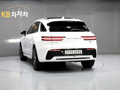 صورة 3 لـ 2021 Genesis GV70