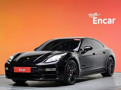 PORSCHE PANAMERA - 1