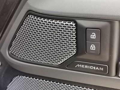 LAND ROVER DEFENDER - 8