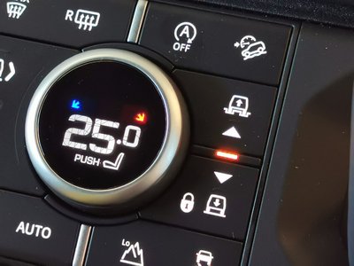 LAND ROVER DEFENDER - 3