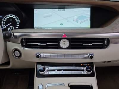 2021 Genesis G90 — миниатюра 17