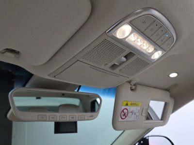 2021 Genesis G90 — миниатюра 16