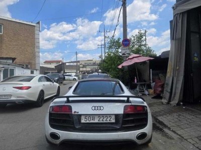 AUDI R8 - 2