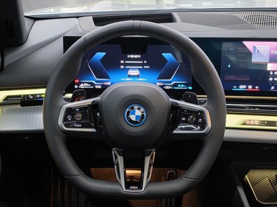 2025 BMW 5 SERIES 缩略图 11