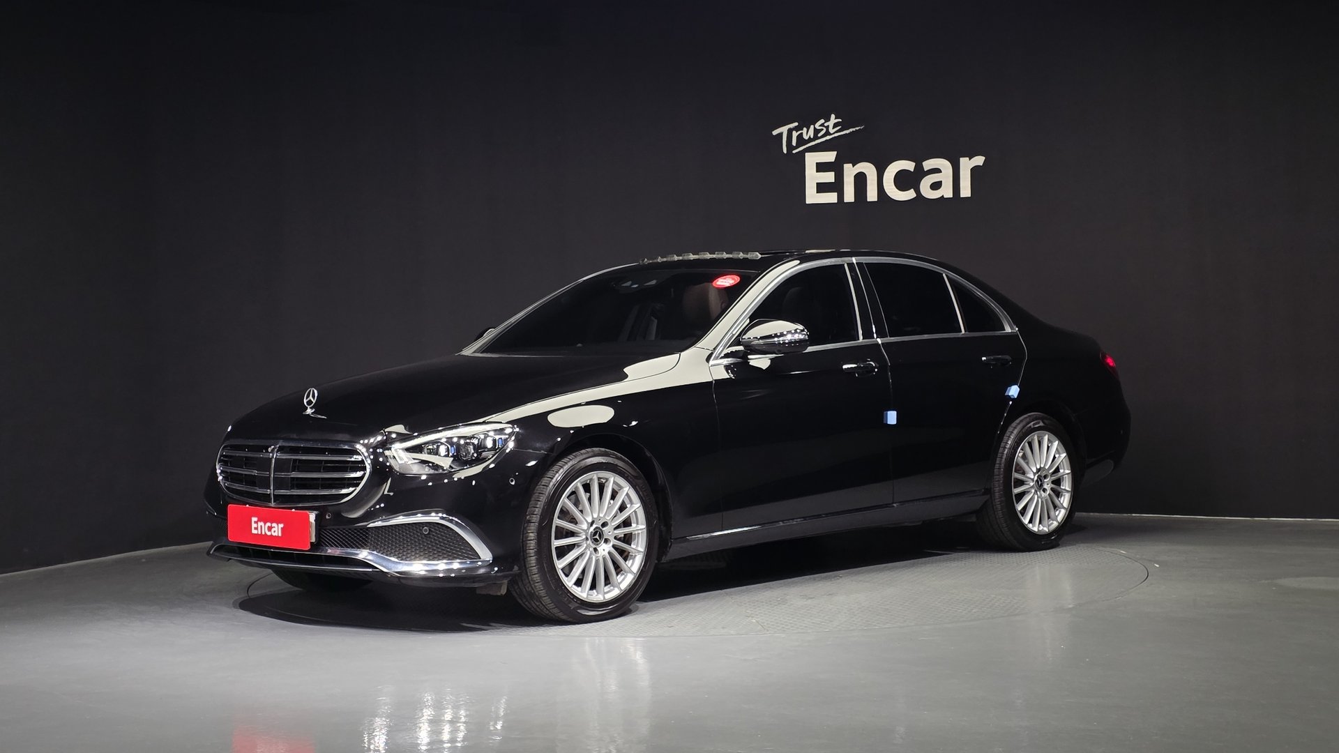 MERCEDES-BENZ E-CLASS - View 1