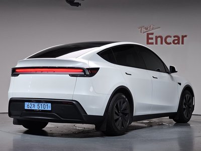 2025 Tesla MODEL Y — фото 2