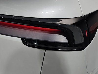 2025 Tesla MODEL Y — фото 10