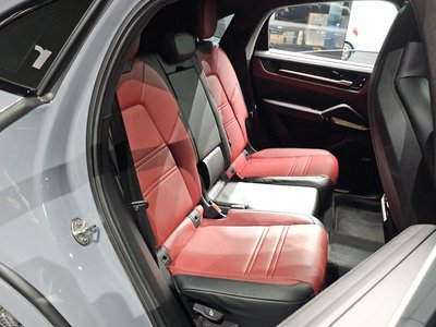 2024 Porsche CAYENNE 缩略图 17