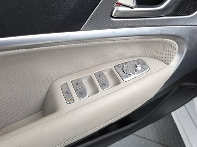صورة مصغرة 37 لـ 2022 Genesis G70