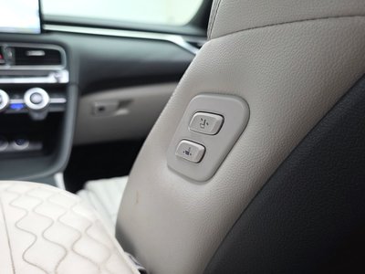 صورة مصغرة 35 لـ 2022 Genesis G70