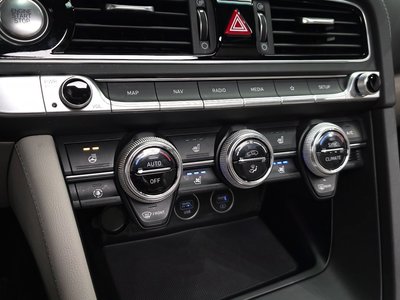صورة مصغرة 31 لـ 2022 Genesis G70