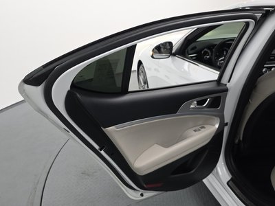 صورة مصغرة 15 لـ 2022 Genesis G70