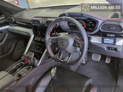 LAMBORGHINI URUS - 3