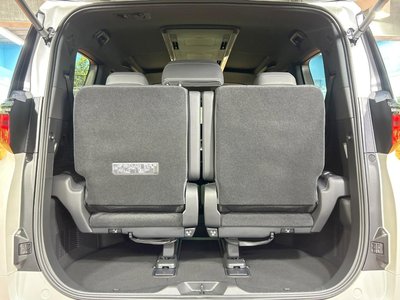 صورة 72 لـ 2025 Toyota ALPHARD