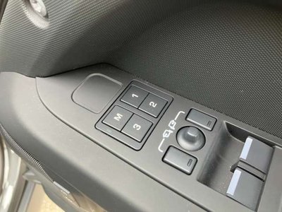 2025 LAND Rover DEFENDER 缩略图 22