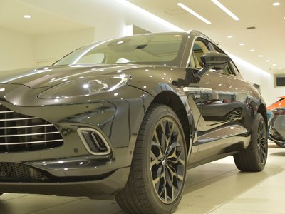 ASTON MARTIN DBX - 3