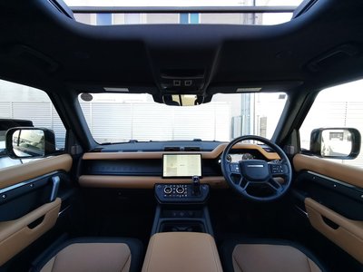 LAND ROVER DEFENDER - 8