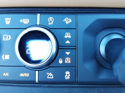 LAND ROVER DEFENDER - 3