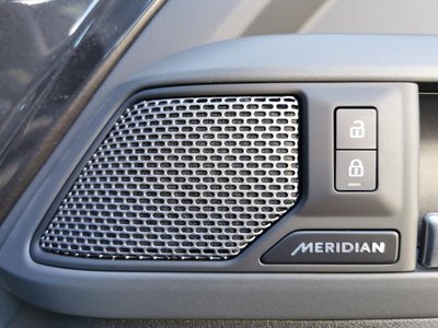 LAND ROVER DEFENDER - 7