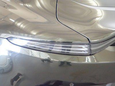 ASTON MARTIN VANTAGE - 6