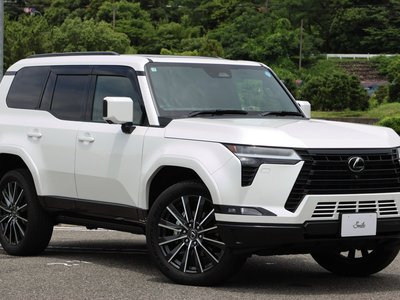 2025 Lexus GX photo 9