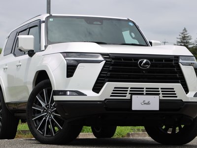 2025 Lexus GX photo 8
